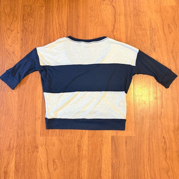 TNA ARITZIA 3/4 Sleeve Relaxed Stripe Shirt Oversized Navy White size XS - Picture 3 of 3